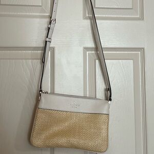 Kate Spade Straw & Leather Crossbody Bag. Neutral Spring/Summer Purse